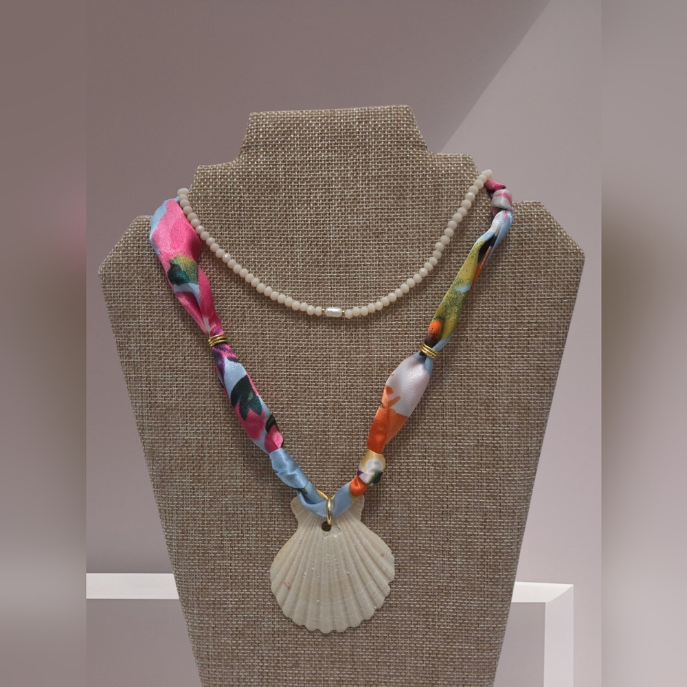 Colorful Shell Pendant Necklace